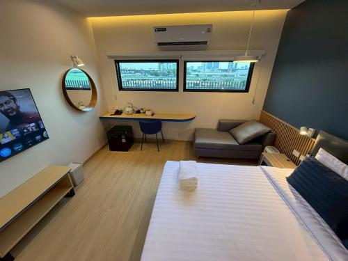 room detail thumbnail 1
