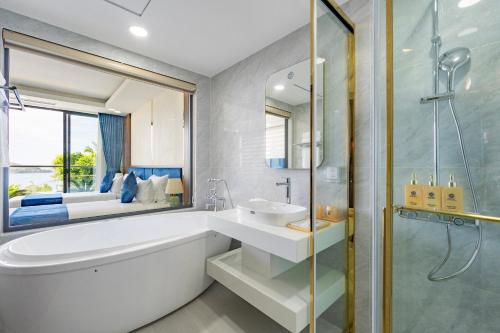 room detail thumbnail 2
