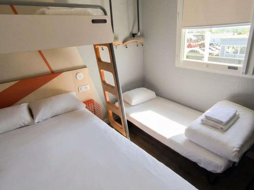 1 double bed, 1 twin bed, 1 bunk bed