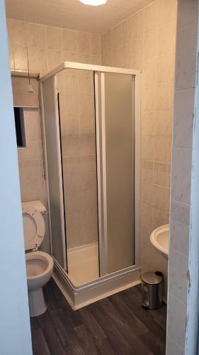 Holiday Plus - 50 Palatine Road - image 2