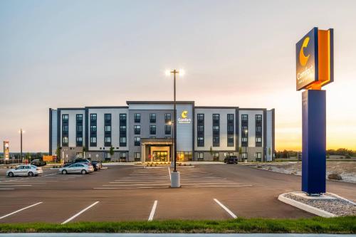 . Comfort Inn & Suites