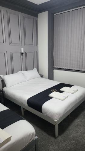Holiday Plus - 50 Palatine Road - image 3