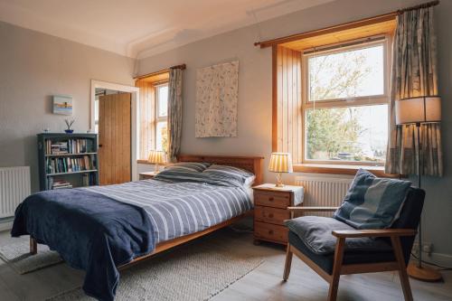 BARHOLM CROFT Holiday Cottage - Tap to explore photos