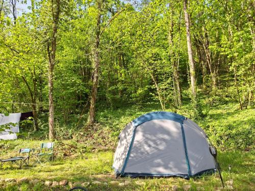Tent Pitch - Emplacement pour tente - Staanplaats voor tent - on Small Campsite in Saint Robert, 193 in Segonzac (Limousin)