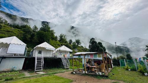 Sari Highlands chopta Offbeat campsite in Duggal Bittha