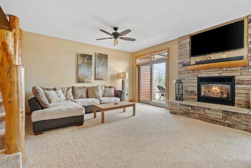 Sleep 10-Big Sandy Villa-Luxury-Lake view deck in Aitkin