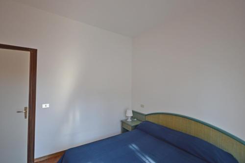 1 queen bed, 2 twin beds