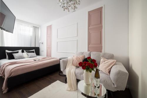 New Metropolis 2-Bedroom Suite 900m to Central Station with Air-conditioning, Warsaw
