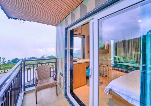 발코니/테라스, Cloudskape Resort Ooty by VOYE HOMES in 우띠