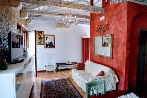 Barchessa - 17th Century Venetian Loft - 15min to Venice - 2 Free Parking