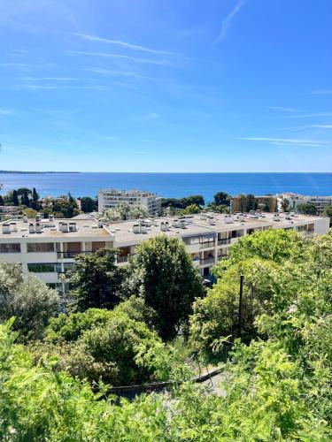 Apartment with parking and sea view