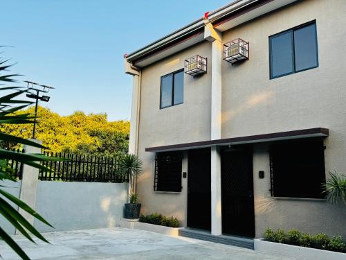 Sebastians CRIB D, Dasmariñas
