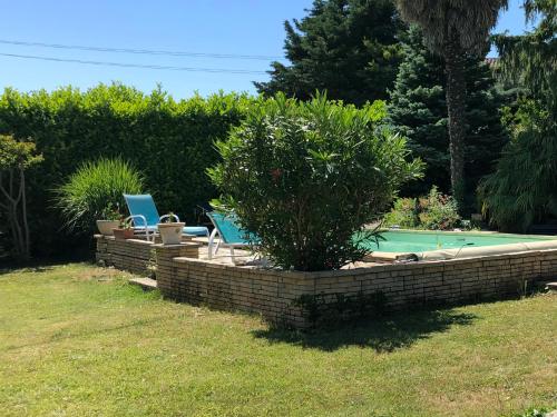 Maison de campagne en Drôme provençale - piscine et jardin au calme (Maison de campagne en Drome provencale - piscine et jardin au calme) in Saint-Gervais-sur-Roubion
