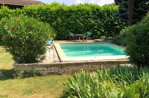 Maison de campagne en Drôme provençale - piscine et jardin au calme (Maison de campagne en Drome provencale - piscine et jardin au calme) in Saint-Gervais-sur-Roubion