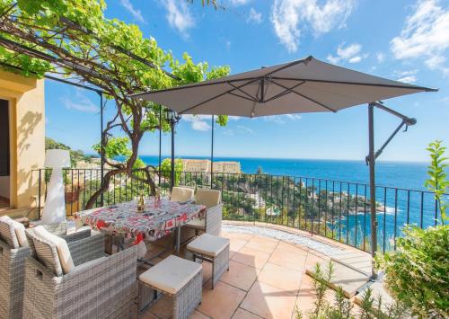 Duplex with ocean view Parking