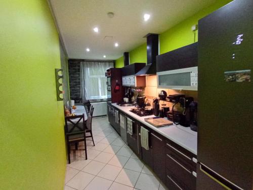 APARTAMENT VENGE -CAŁE MIESZKANIE 46m2 NA WYŁĄCZNOŚĆ - Z JEDNĄ SYPIALNIĄ I JEDNYM SYPIALNO-SALONEM -3 PIĘTRO BEZ WINDY- REZERWACJA BEZ KARTY KREDYTOWEJ-KLIMATYZACJA-KINO DOMOWE-PROJEKTOR-100-NETFLIX-BEZPŁATNY PARKING PUBLICZNY NA MONITOROWANYM PODWÓRZU, Breslau