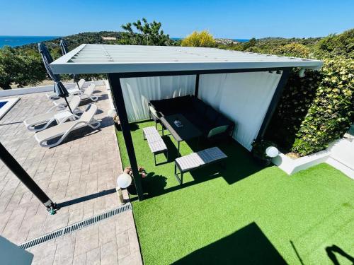 Villa Alina with heated pool in Rogoznica