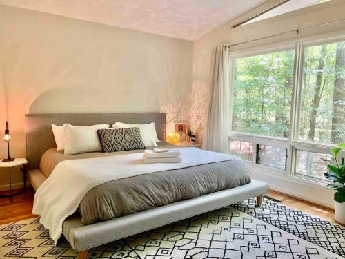 Mid Century Designer House - Large & Unique in Chapel Hill, USA