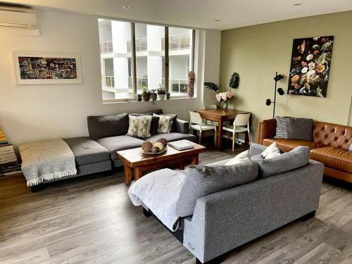 Spacious 2-bedroom apartment in Waterloo in Zetland