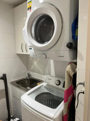 Spacious 2-bedroom apartment in Waterloo in Zetland