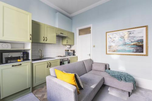 Chic flat near Buckingham Palace & Victoria - image 3