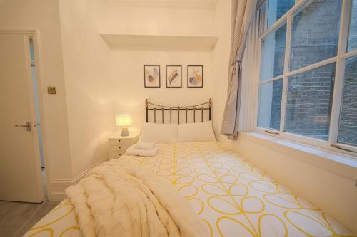 Chic flat near Buckingham Palace & Victoria - image 10