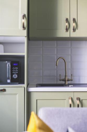 Chic flat near Buckingham Palace & Victoria - image 9
