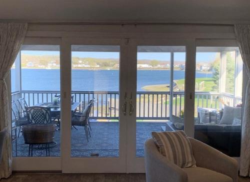 Sunrise Cove in Portsmouth (RI)