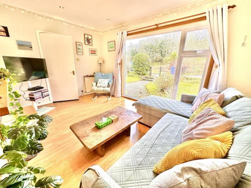 Cosy Crinan Cottage - Pet Friendly, Wetroom, Garden in Crinan