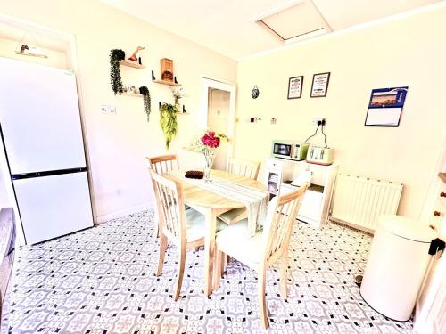 Cosy Crinan Cottage - Pet Friendly, Wetroom, Garden in Crinan