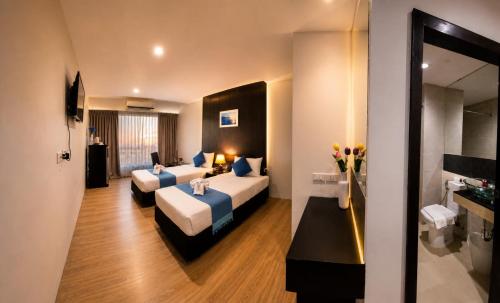 room detail thumbnail 1