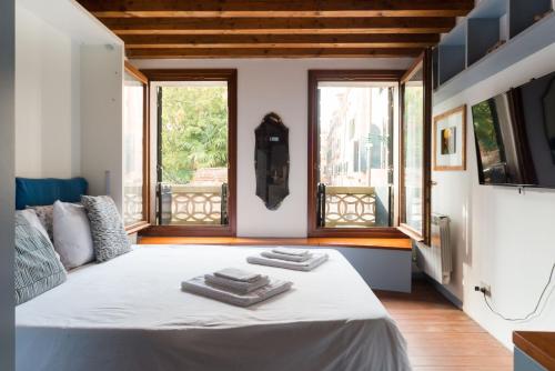 Nave de l'Acquavita - Nautical Venice Retreat - Canal View &14min to San Marco