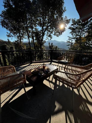 THHPSociety - 1111 villa - Mukteshwar - Orchard Garden , Private garden , Jacuzzi in Muktesvara