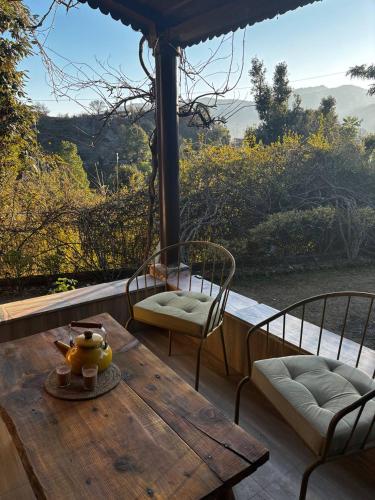 THHPSociety - 1111 villa - Mukteshwar - Orchard Garden , Private garden , Jacuzzi in Muktesvara