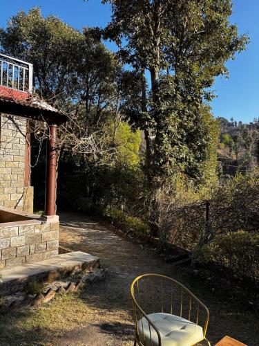 THHPSociety - 1111 villa - Mukteshwar - Orchard Garden , Private garden , Jacuzzi in Muktesvara