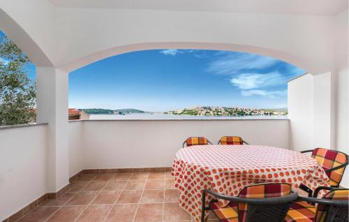 Gorgeous Apartment In Rogoznica With Wifi – khách sạn tại Dvornica