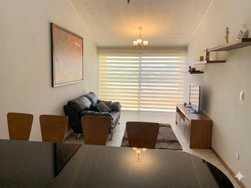 Guestroom, Apartamento en Villasol Suite con acceso a la playa, piscina y seguridad 24h-Lecheria in Puerto La Cruz