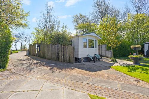 Chalet de Ooievaar op Camping Oudesluis in Oudesluis