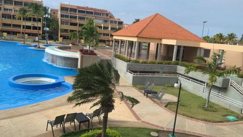 Swimming pool, Apartamento en Villasol Suite con acceso a la playa, piscina y seguridad 24h-Lecheria in Puerto La Cruz