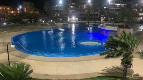Swimming pool, Apartamento en Villasol Suite con acceso a la playa, piscina y seguridad 24h-Lecheria in Puerto La Cruz
