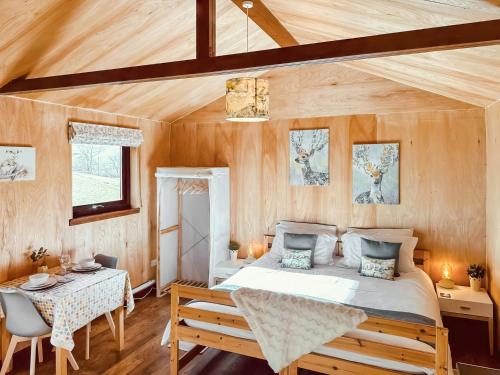 Зовнішній вигляд готелю, Pinecone Cabin in Eddleston