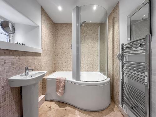 Baño, Hidden Cottage in Yarm