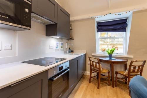 Exterior view of Beautiful Bath Apartment in central Milsom Street