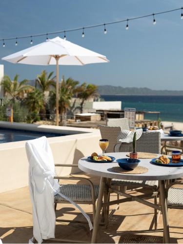 Beach Front Lux Containers in El Sargento