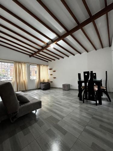 Spacious Family Apt near Subway
