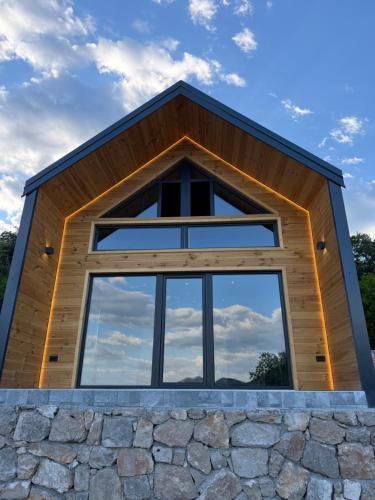 Stone Throne Retreat in Rvaši