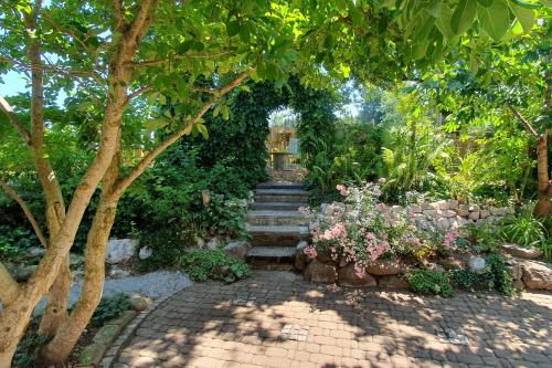 Kert, 145 qm Ferienwohnung Beckenhölzle in ruhiger Lage mit Garten und 3 Schlafzimmern (145 qm Ferienwohnung Beckenholzle in ruhiger Lage mit Garten und 3 Schlafzimmern) in Kisslegg