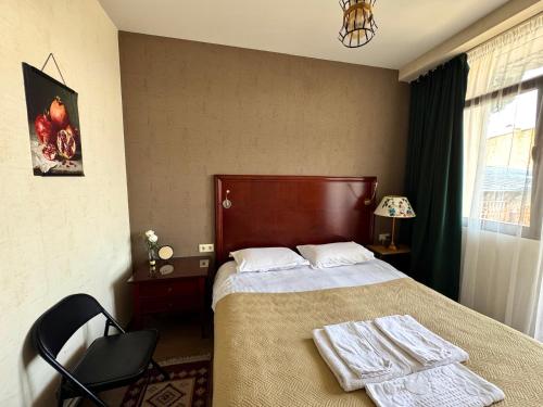 1 queen bed