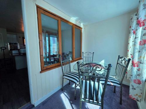 Woodlands Cottage cottage sleeps 5 in Inchbae Lodge