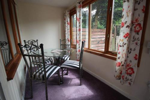 Woodlands Cottage cottage sleeps 5 in Inchbae Lodge